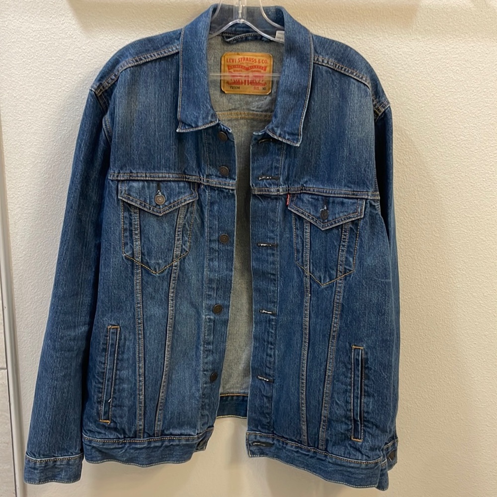XL Levi Strauss & Co Medium-Dark Wash Denim Jacket